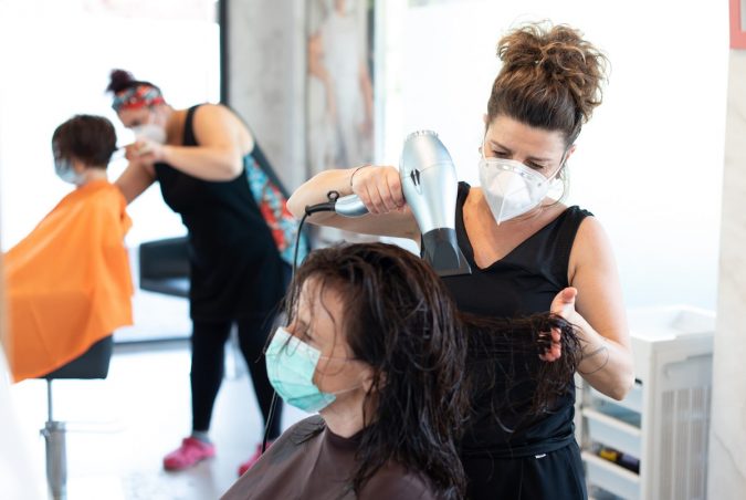 precautions-visiting-salon